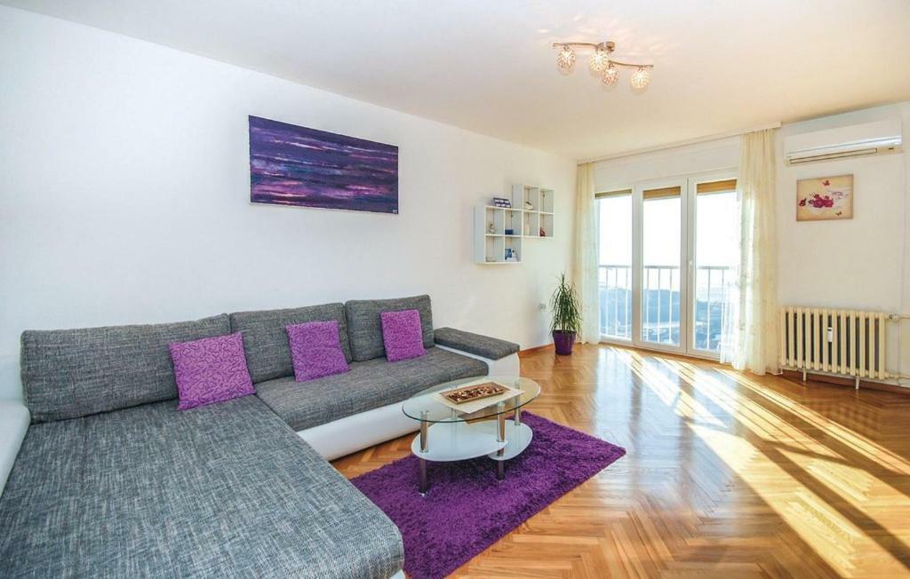 Skyscraper Maro Apartmán
